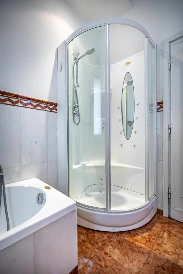 Yid D'Azeglio Luxury Apartment With Parking Florens Exteriör bild